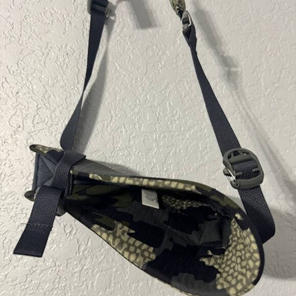 KUIU Bow Holder-Verde - Picture 4 of 5